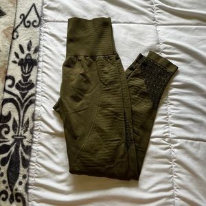 Seamless Amazon leggings